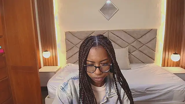 Snapshot of Raquel_jones chatting on February 26, 2026, 12:05 pm Raquel jones online show from February 26, 2026, 12:05 pm