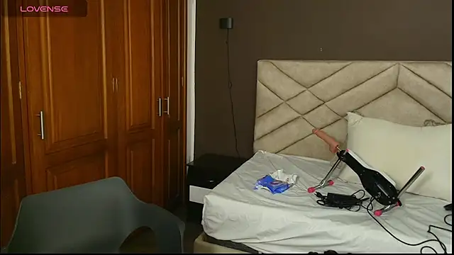 Raquel jones online show from October 9, 2025, 11:44 am