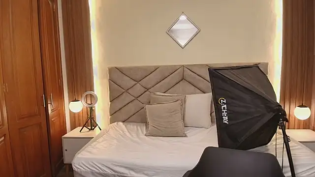 Snapshot of Raquel_jones chatting on March 21, 2026, 11:58 am Raquel jones online show from March 21, 2026, 11:58 am