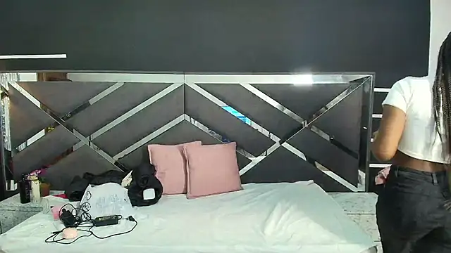 Raquel jones online show from November 26, 2025, 7:25 pm