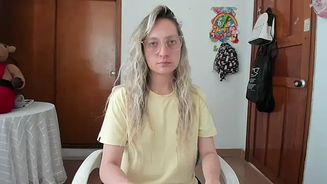 Snapshot of Adele_johnsonn1 chatting on July 3, 2026, 4:24 pm Adele johnsonn1 online show from July 3, 2026, 4:24 pm