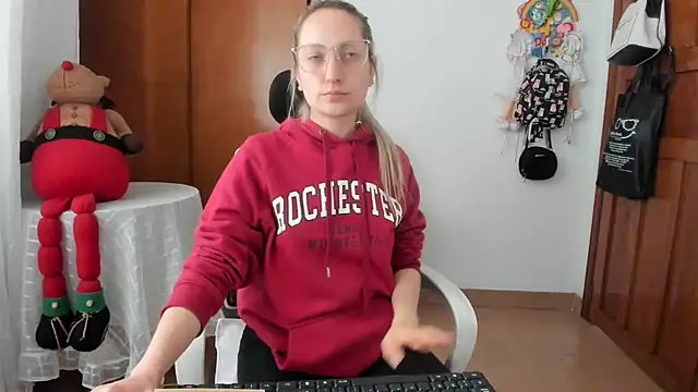 Snapshot of Adele_johnsonn1 chatting on May 25, 2026, 4:38 pm Adele johnsonn1 online show from May 25, 2026, 4:38 pm