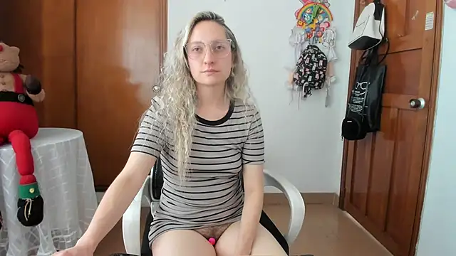 Snapshot of Adele_johnsonn1 chatting on May 11, 2026, 4:04 pm Adele johnsonn1 online show from May 11, 2026, 4:04 pm