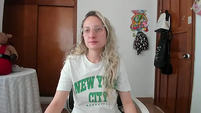 Snapshot of Adele_johnsonn1 chatting on July 2, 2026, 4:24 pm Adele johnsonn1 online show from July 2, 2026, 4:24 pm