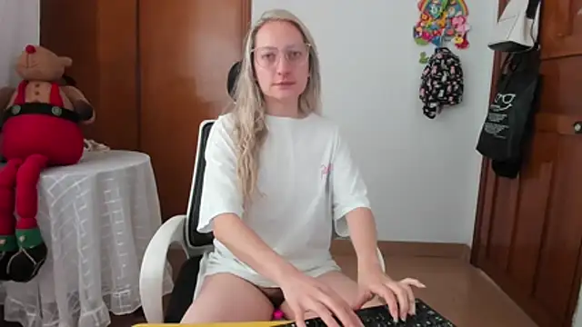 Snapshot of Adele_johnsonn1 chatting on July 27, 2026, 3:08 pm Adele johnsonn1 online show from July 27, 2026, 3:08 pm