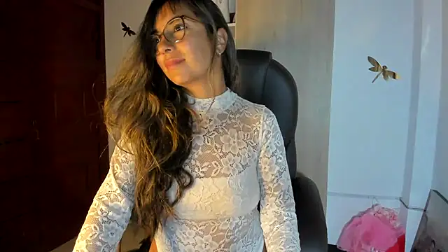 Snapshot of Isabellaa22_1 chatting on April 15, 2026, 5:02 am Isabellaa22 1 online show from April 15, 2026, 5:02 am