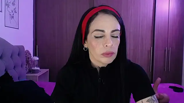 violett honney online show from March 5, 2026, 5:26 am