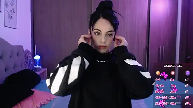 violett honney online show from February 11, 2026, 6:24 am