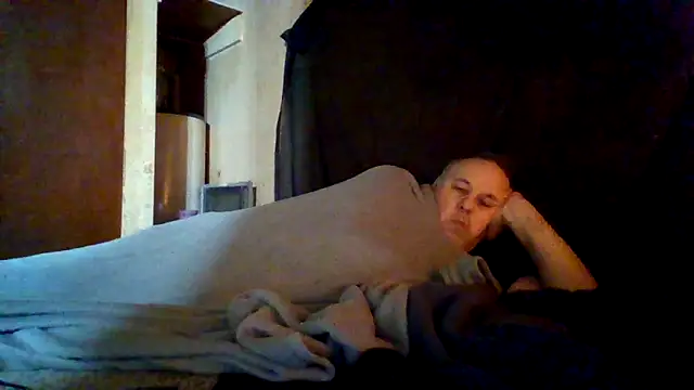 Snapshot of Nightshade7712 chatting on December 14, 2025, 8:09 am Nightshade7712 online show from December 14, 2025, 8:09 am