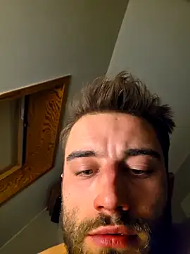 Snapshot of Vekie_007 chatting on April 3, 2026, 11:44 pm Vekie 007 online show from April 3, 2026, 11:44 pm