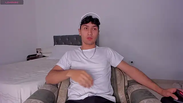 Snapshot of Valerio_James7 chatting on January 21, 2025, 3:37 am Valerio James7 online show from January 21, 2025, 3:37 am