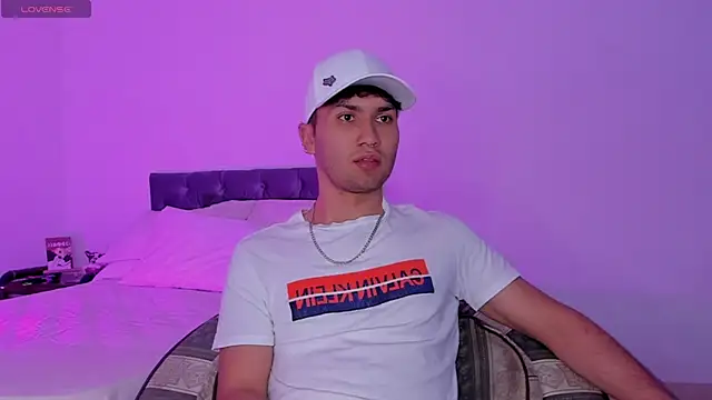 Snapshot of Valerio_James7 chatting on January 9, 2025, 11:34 pm Valerio James7 online show from January 9, 2025, 11:34 pm