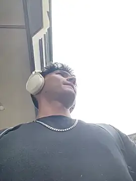 Snapshot of Valerio_James7 chatting on January 17, 2025, 8:22 pm Valerio James7 online show from January 17, 2025, 8:22 pm