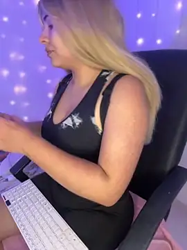 Snapshot of Grecia_21 chatting on October 15, 2025, 9:45 pm Grecia 21 online show from October 15, 2025, 9:45 pm