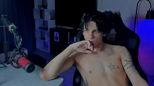 MarkBrowniii online show from December 4, 2025, 9:14 pm