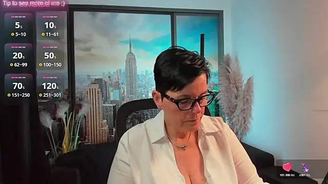 Snapshot of ninarandmann chatting on October 24, 2025, 4:39 pm ninarandmann online show from October 24, 2025, 4:39 pm