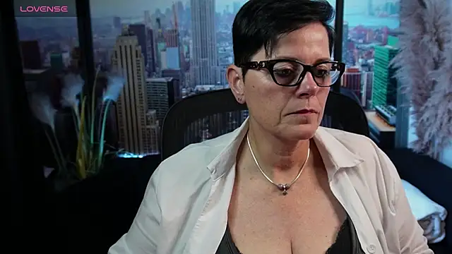 Snapshot of ninarandmann chatting on October 28, 2025, 6:18 pm ninarandmann online show from October 28, 2025, 6:18 pm