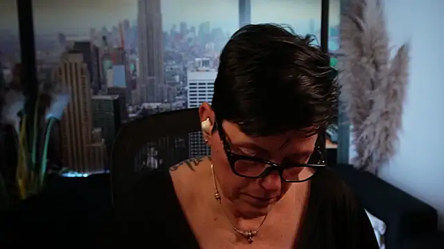 Snapshot of ninarandmann chatting on October 30, 2025, 8:39 pm ninarandmann online show from October 30, 2025, 8:39 pm