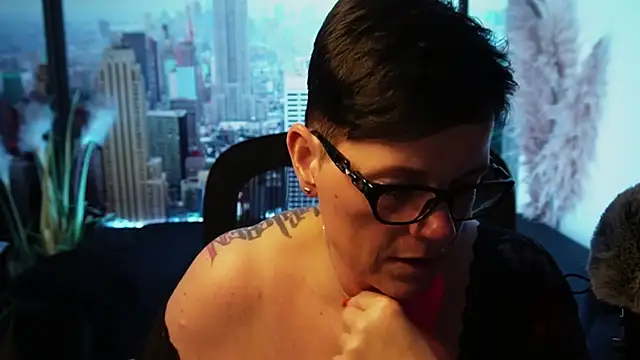 Snapshot of ninarandmann chatting on November 15, 2025, 5:28 pm ninarandmann online show from November 15, 2025, 5:28 pm