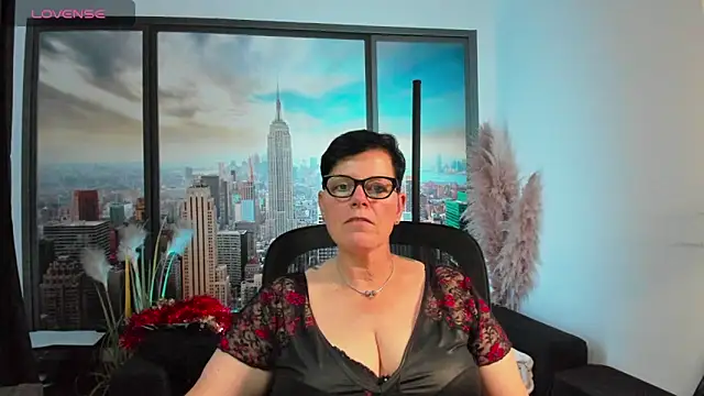 Snapshot of ninarandmann chatting on October 14, 2025, 5:13 pm ninarandmann online show from October 14, 2025, 5:13 pm