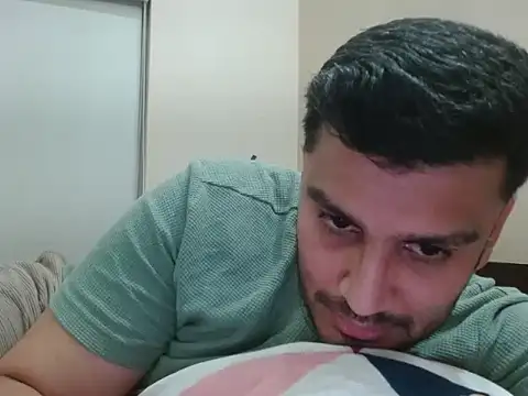 Snapshot of robintoit chatting on March 14, 2026, 4:13 pm robintoit online show from March 14, 2026, 4:13 pm