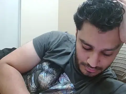 Snapshot of robintoit chatting on November 30, 2025, 4:02 am robintoit online show from November 30, 2025, 4:02 am