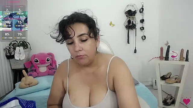 Snapshot of mom_hot__ chatting on June 14, 2026, 4:41 pm mom hot online show from June 14, 2026, 4:41 pm