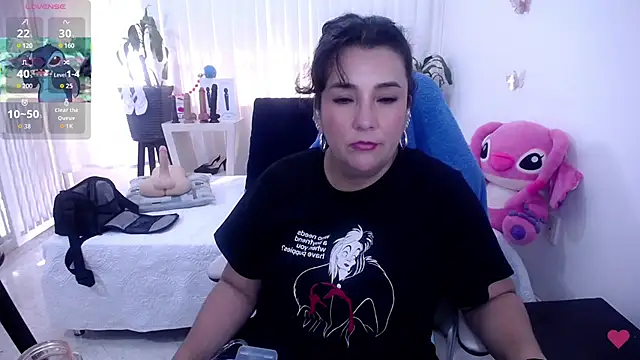 Snapshot of mom_hot__ chatting on July 5, 2026, 8:59 pm mom hot online show from July 5, 2026, 8:59 pm