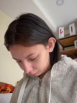 Snapshot of Bonniepark chatting on October 29, 2025, 12:59 pm Bonniepark online show from October 29, 2025, 12:59 pm