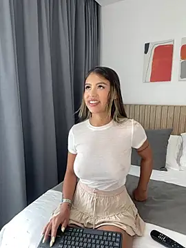 Snapshot of _laura_02 chatting on February 8, 2025, 2:38 pm laura 02 online show from February 8, 2025, 2:38 pm