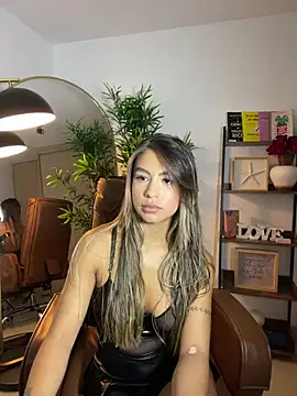 Snapshot of _laura_02 chatting on March 19, 2025, 4:55 pm laura 02 online show from March 19, 2025, 4:55 pm