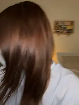 Snapshot of Mii_v_v chatting on November 21, 2025, 2:05 pm Mii v v online show from November 21, 2025, 2:05 pm