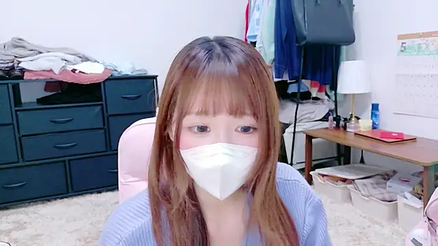 Yui-Ch online show from May 10, 2026, 12:20 pm