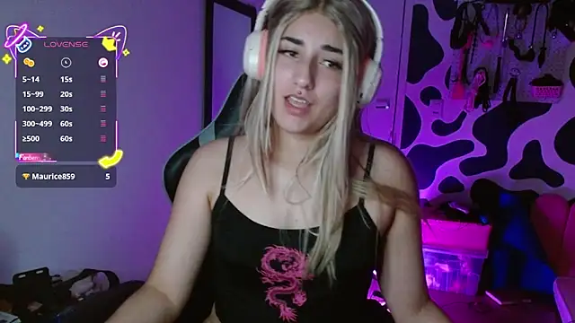 Snapshot of hi_elora chatting on March 22, 2026, 3:54 am hi elora online show from March 22, 2026, 3:54 am