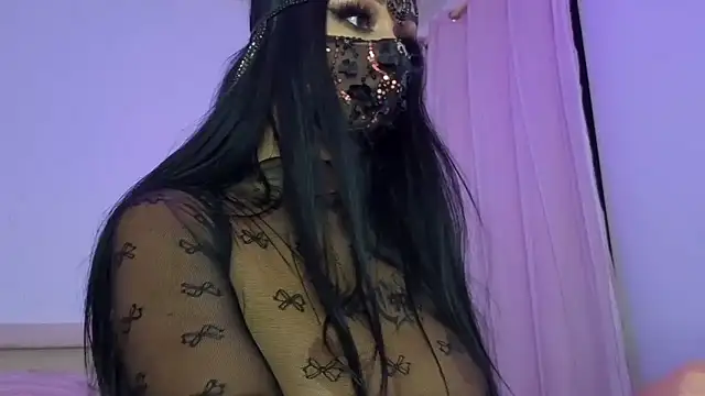 kamila french online show from April 22, 2026, 9:43 pm