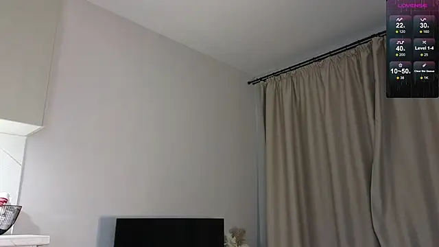 Snapshot of R1mmo__ chatting on November 10, 2025, 6:35 pm R1mmo online show from November 10, 2025, 6:35 pm