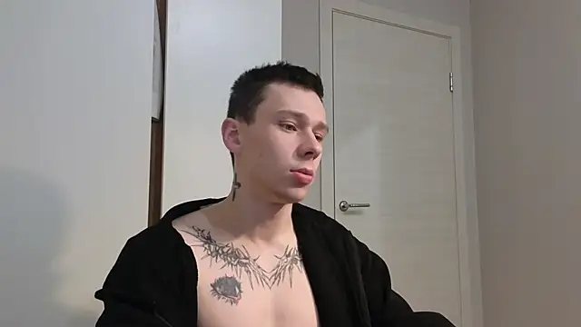 Snapshot of R1mmo__ chatting on October 24, 2025, 7:24 pm R1mmo online show from October 24, 2025, 7:24 pm