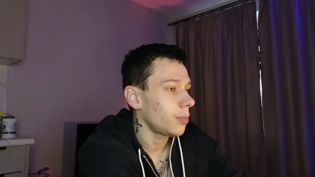 Snapshot of R1mmo__ chatting on October 30, 2025, 11:41 am R1mmo online show from October 30, 2025, 11:41 am