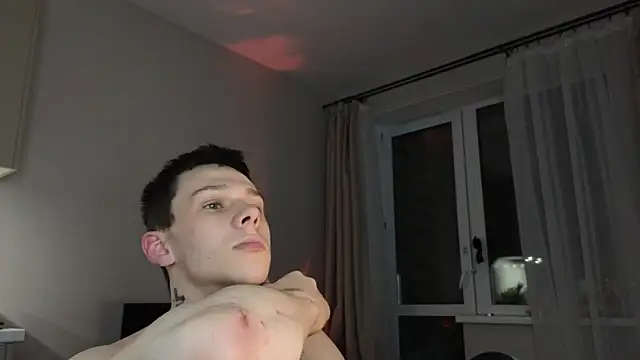 Snapshot of R1mmo__ chatting on November 3, 2025, 4:10 pm R1mmo online show from November 3, 2025, 4:10 pm