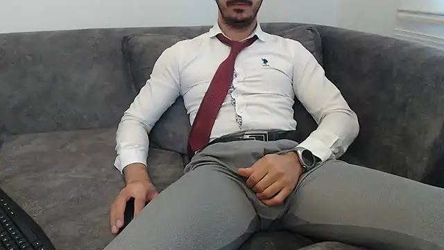Naughtb0y online show from May 3, 2026, 11:26 am