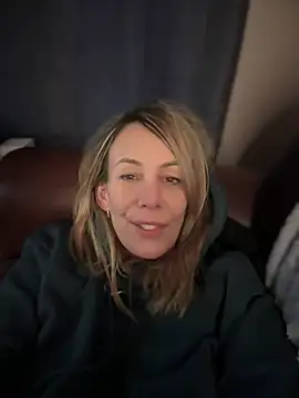 Snapshot of blondebitch2 chatting on February 9, 2025, 7:15 am blondebitch2 online show from February 9, 2025, 7:15 am