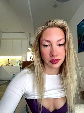 LuisaBecker online show from January 18, 2026, 11:57 am