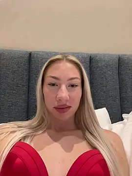 Snapshot of LuisaBecker chatting on December 24, 2024, 8:16 pm LuisaBecker online show from December 24, 2024, 8:16 pm