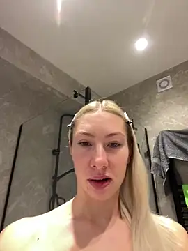 Snapshot of LuisaBecker chatting on January 1, 2025, 9:07 am LuisaBecker online show from January 1, 2025, 9:07 am