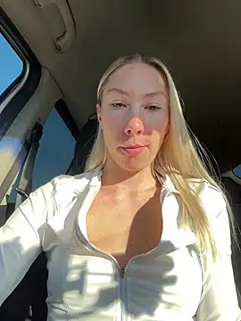 Snapshot of LuisaBecker chatting on January 29, 2025, 12:13 pm LuisaBecker online show from January 29, 2025, 12:13 pm
