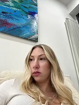 LuisaBecker online show from December 15, 2025, 1:50 pm