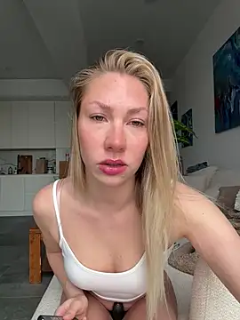 LuisaBecker online show from February 13, 2026, 9:31 am