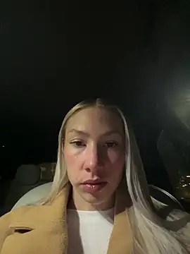 Snapshot of LuisaBecker chatting on February 13, 2025, 6:26 pm LuisaBecker online show from February 13, 2025, 6:26 pm