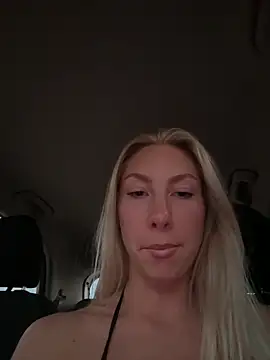 Snapshot of LuisaBecker chatting on September 15, 2025, 4:07 pm LuisaBecker online show from September 15, 2025, 4:07 pm