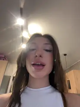 mollyyank online show from February 11, 2025, 1:20 pm